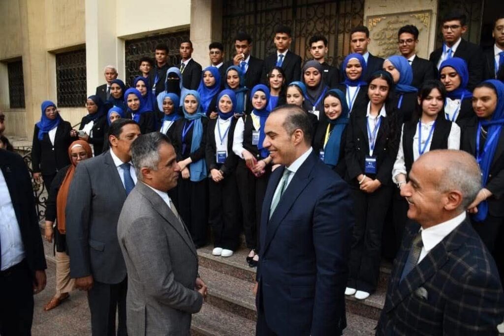 fb_img_17574990167711896026716456488405-1024x683 حوار مفتوح بين وزير الشئون النيابية والقانونية والتواصل السياسي وطلاب المعسكر التدريبي لبرنامج قادة مدارس الجمهورية