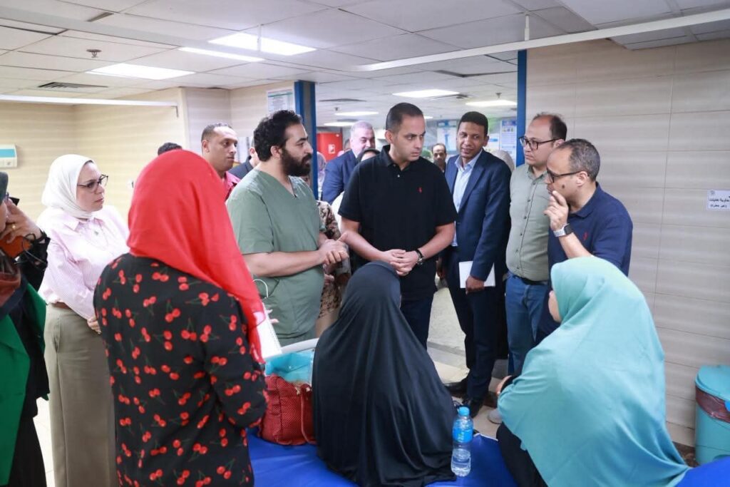 fb_img_17574990657964000823901052663690-1024x683 نائب وزير الصحة يجري جولة تفقدية مفاجئة لمستشفيي التأمين الصحي والصدر بالمنيا ويوجه بصرف مكافأة للعاملين بمستشفى الصدر