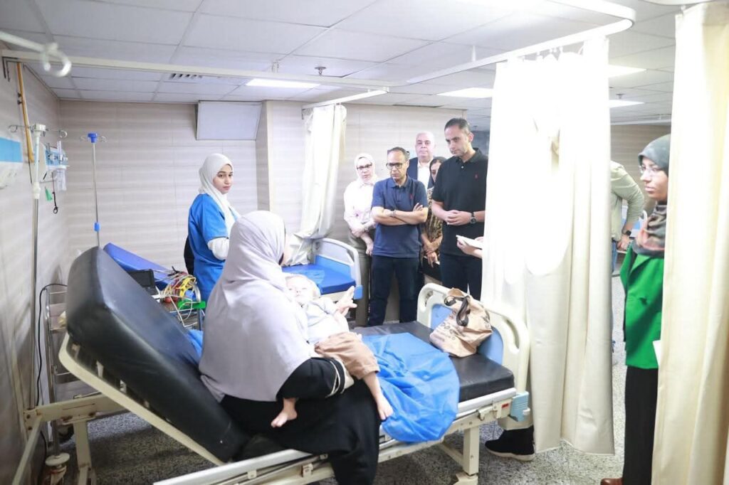 fb_img_17574990678588091381999485808760-1024x682 نائب وزير الصحة يجري جولة تفقدية مفاجئة لمستشفيي التأمين الصحي والصدر بالمنيا ويوجه بصرف مكافأة للعاملين بمستشفى الصدر