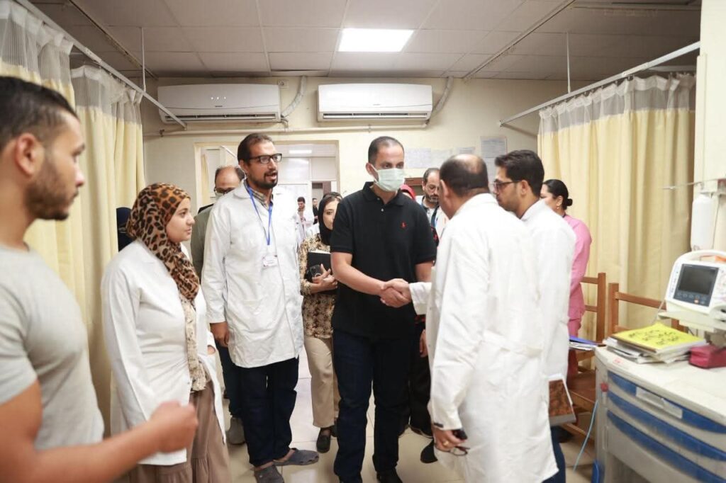 fb_img_17574990746014921554617325092597-1024x682 نائب وزير الصحة يجري جولة تفقدية مفاجئة لمستشفيي التأمين الصحي والصدر بالمنيا ويوجه بصرف مكافأة للعاملين بمستشفى الصدر