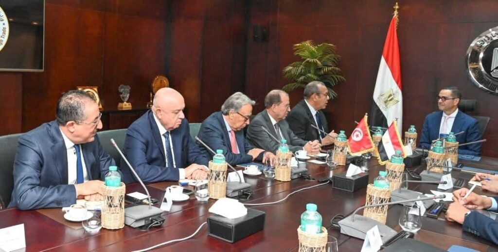 fb_img_17575314944244553161195666726562-1024x520 وزير الاستثمار والتجارة الخارجية يبحث مع رئيس الاتحاد التونسي للصناعة والتجارة سبل تعزيز التعاون التجاري ودعم الاستثمارات المشتركة بين البلدين