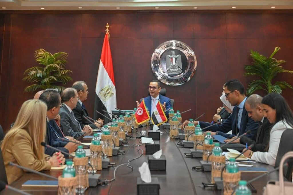 fb_img_17575314965491791160847437052049-1024x682 وزير الاستثمار والتجارة الخارجية يبحث مع رئيس الاتحاد التونسي للصناعة والتجارة سبل تعزيز التعاون التجاري ودعم الاستثمارات المشتركة بين البلدين
