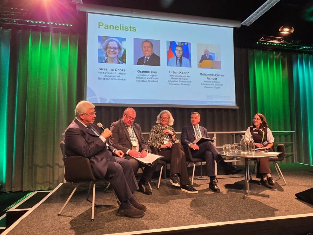 fb_img_17575813815354208248899101948609-1024x768 مصر تشارك كأول دولة خارج اتحاد الجامعات الأوروبية في ورشة عمل "تدويل التعليم العالي" بالمعرض الأوروبي الدولي (EAIE 2025) بالسويد