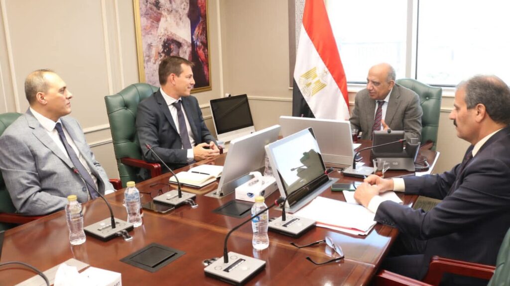 fb_img_17575834519111069833313753409245-1024x575 وزير الكهرباء والطاقة المتجددة يبحث مع شركة شنايدر إليكتريك مستجدات تنفيذ مبادرة تحسين كفاءة استخدام الطاقة في المصانع