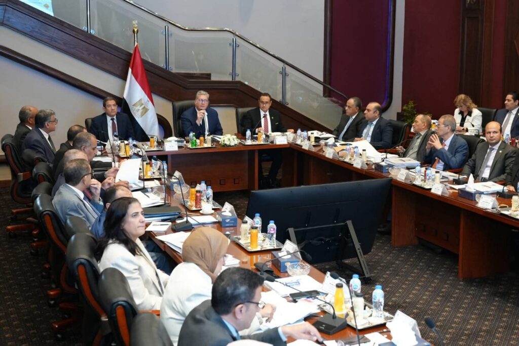 fb_img_17575997799064665870683517506479-1024x684 وزير البترول يترأس اجتماع الجمعية العامة للشركة المصرية القابضة للغازات الطبيعية إيجاس لاستعراض واعتماد نتائج أعمال الأنشطة الرئيسية للغاز الطبيعي عن العام المالي 2025/2024
