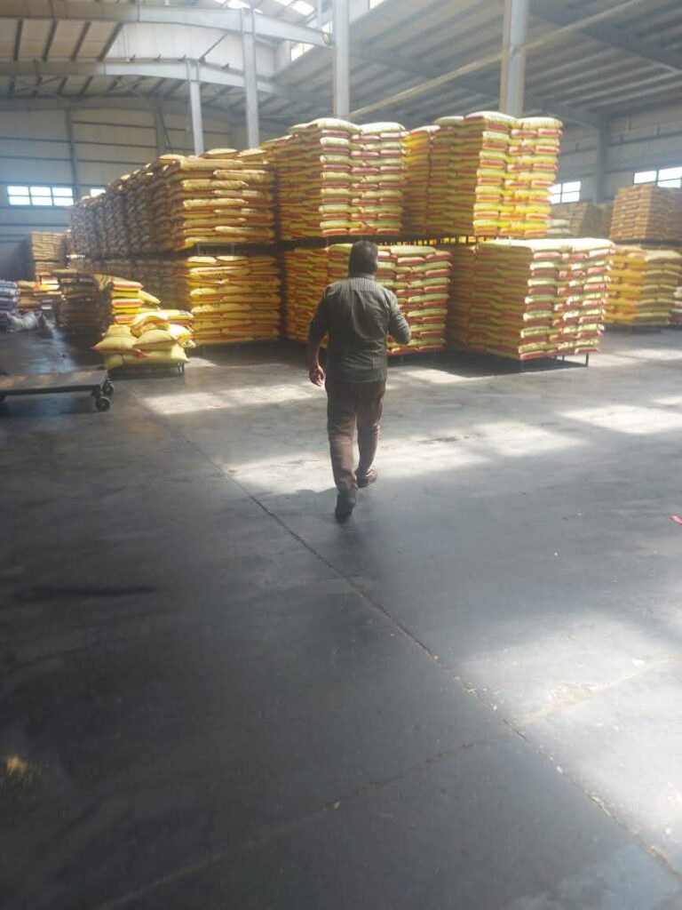 fb_img_17576631454732209475646104119640-768x1024 الزراعة" تضرب بيد من حديد لمكافحة الغش والاحتكار في الأعلاف.. ضبط 59 طنًا مجهولة المصدر وإضافات غير صالحة في 3 محافظات