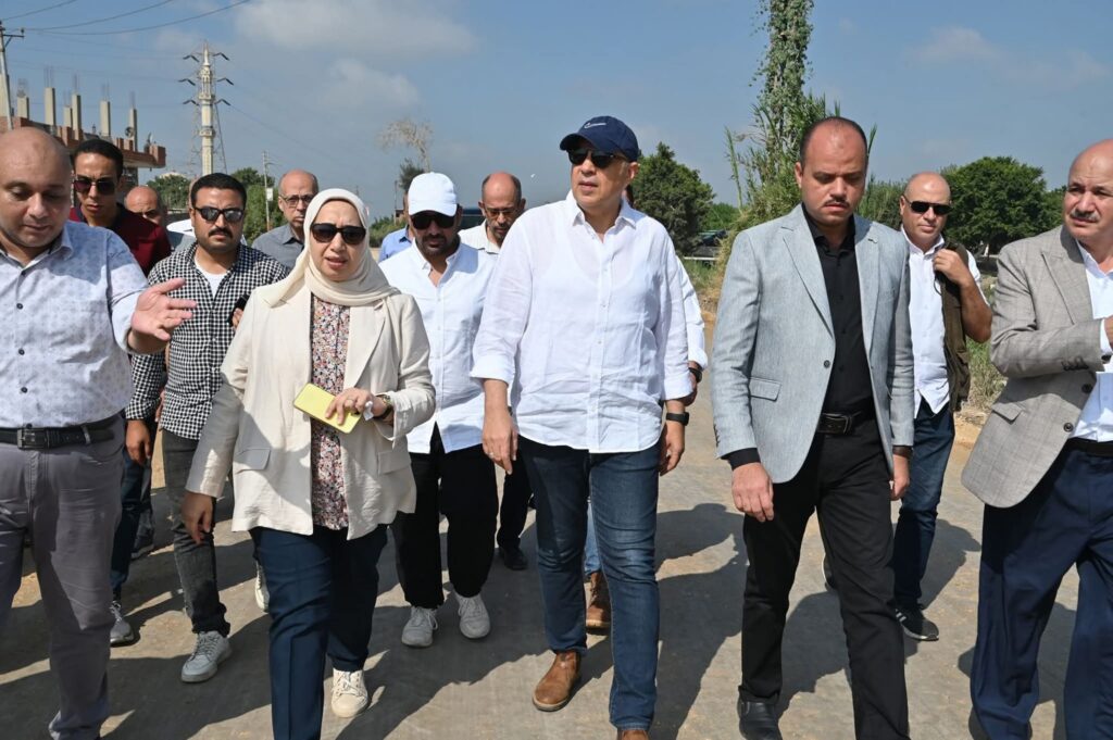 fb_img_17576782925376395887030038387123-1024x681 وزير الري يتفقد حالة المنظومة المائية بمحافظتي الشرقية والإسماعيلية ويلتقي عدد من المنتفعين على
