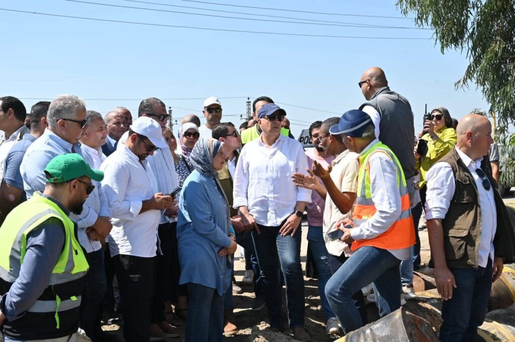 fb_img_17576782950137252432712173785937-1024x681 وزير الري يتفقد حالة المنظومة المائية بمحافظتي الشرقية والإسماعيلية ويلتقي عدد من المنتفعين على