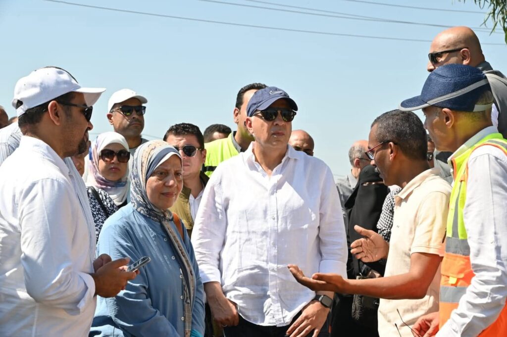 fb_img_17576782971537129003858378626421-1024x681 وزير الري يتفقد حالة المنظومة المائية بمحافظتي الشرقية والإسماعيلية ويلتقي عدد من المنتفعين على