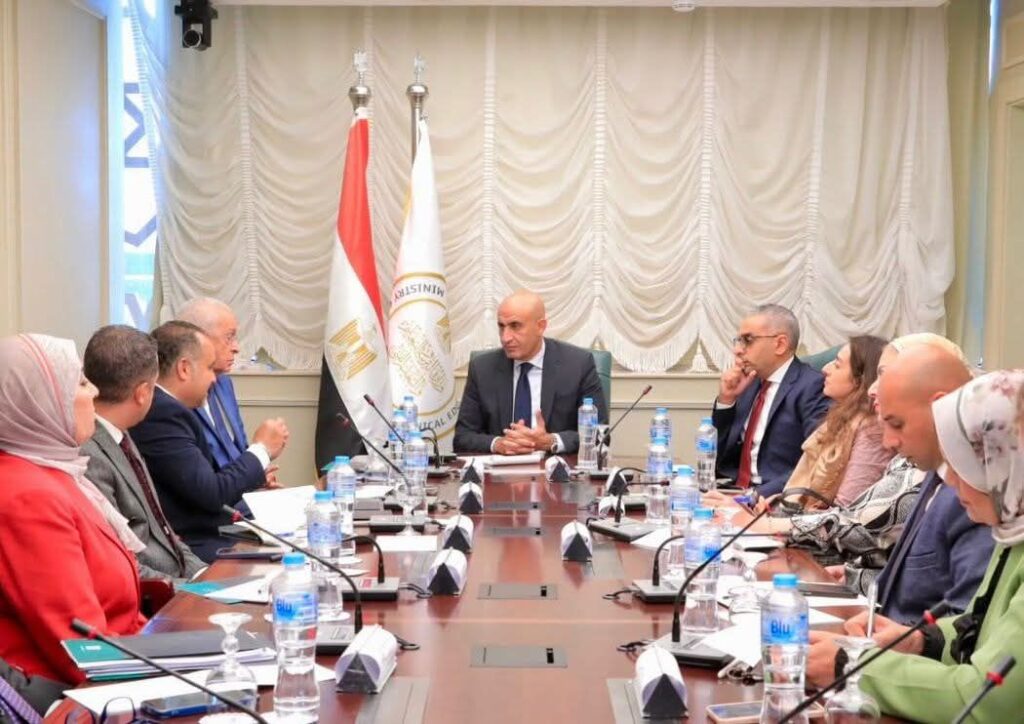 fb_img_17576827364847833606563138587253-1024x724 وزير التربية والتعليم يلتقي بوفد من مؤسسة "مصر الخير" لبحث تعزيز التعاون في عدد من المبادرات المتعلقة بمجال الكشف عن ضعاف البصر بين طلاب المدارس