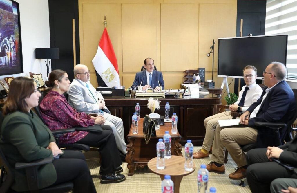 fb_img_17578441321616199045733525790129-1024x665 نائب وزير الصحة يعقد اجتماعًا مع وفد اللجنة الدولية للاعتماد في مكافحة مقاومة المضادات الحيوية