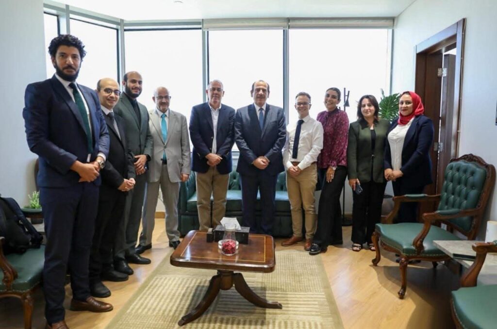 fb_img_17578441340241500186852884894176-1024x678 نائب وزير الصحة يعقد اجتماعًا مع وفد اللجنة الدولية للاعتماد في مكافحة مقاومة المضادات الحيوية