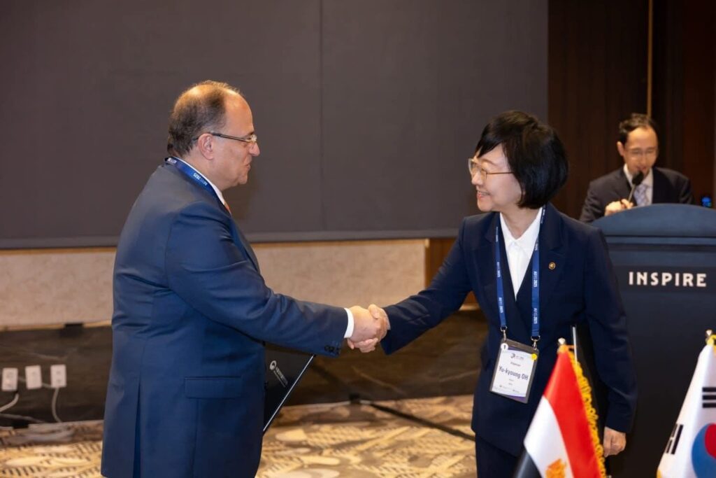 fb_img_17578441745843736364497726436816-1024x683 في إطار التزامها بتوسيع شراكاتها الدولية مع كبرى المؤسسات الدوائية والرقابية العالمية▪︎ هيئة الدواء المصرية توقع مذكرة تفاهم مع وزارة سلامة الغذاء والدواء بكوريا الجنوبية