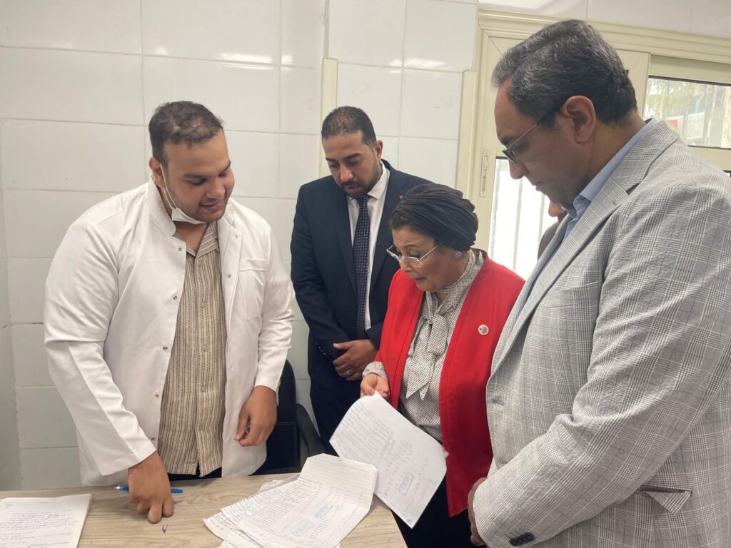 fb_img_17581860522509140441627935386416-1024x768 نائب وزير الصحة تتفقد وحدة طب الأسرة ومركز تنمية الأسرة بقرية بخانس بقنا وتشارك في لقاء مجتمعي حول تنمية الأسرة وحقوق الأطفال