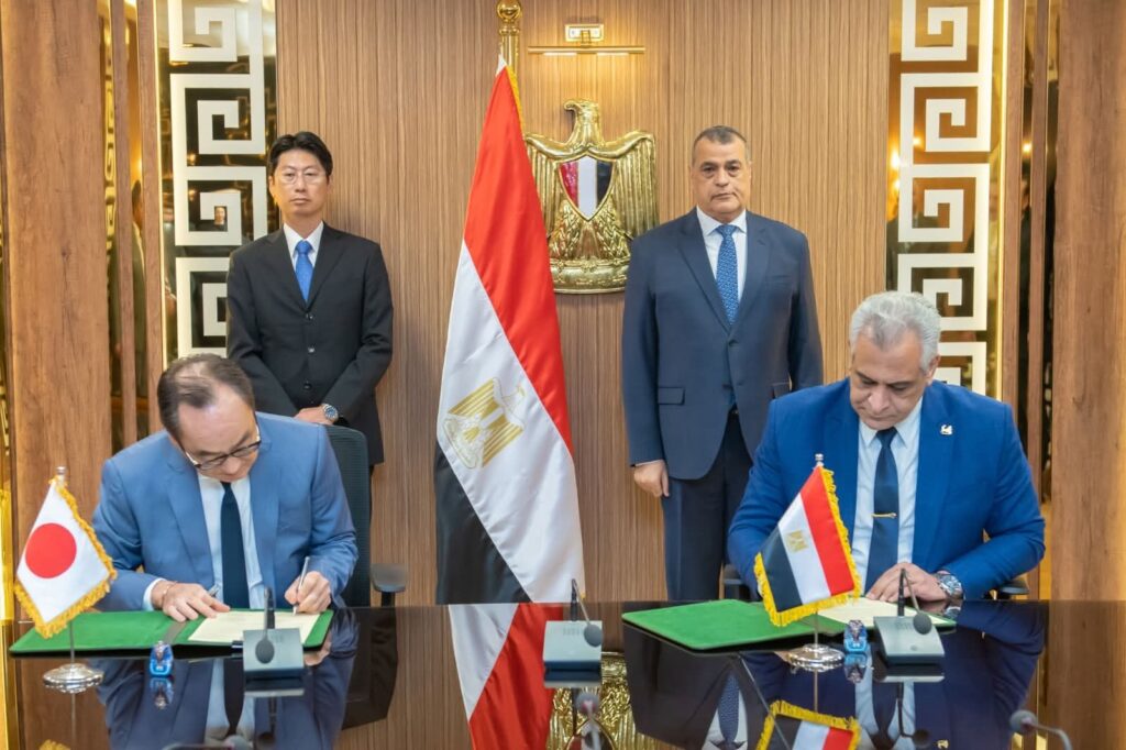 fb_img_17581861746365471138594597620176-1024x682 وزير الدولة للإنتاج الحربى يشهد مراسم توقيع مذكرة تفاهم مع شركة ميزوها اليابانية لتصنيع محطات توليد المياه من الهواء