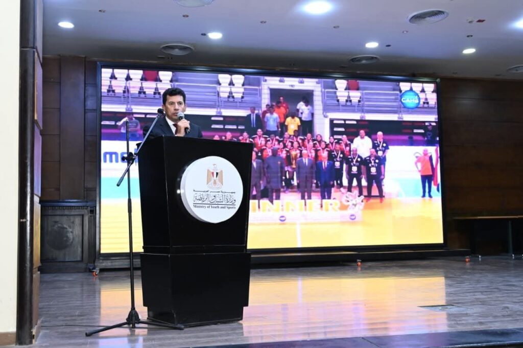 fb_img_17582245153844882987003585402898-1024x681 وزير الرياضة يكرم بطلات مصر لكرة اليد والسلة بعد التتويج ببطولة إفريقيا