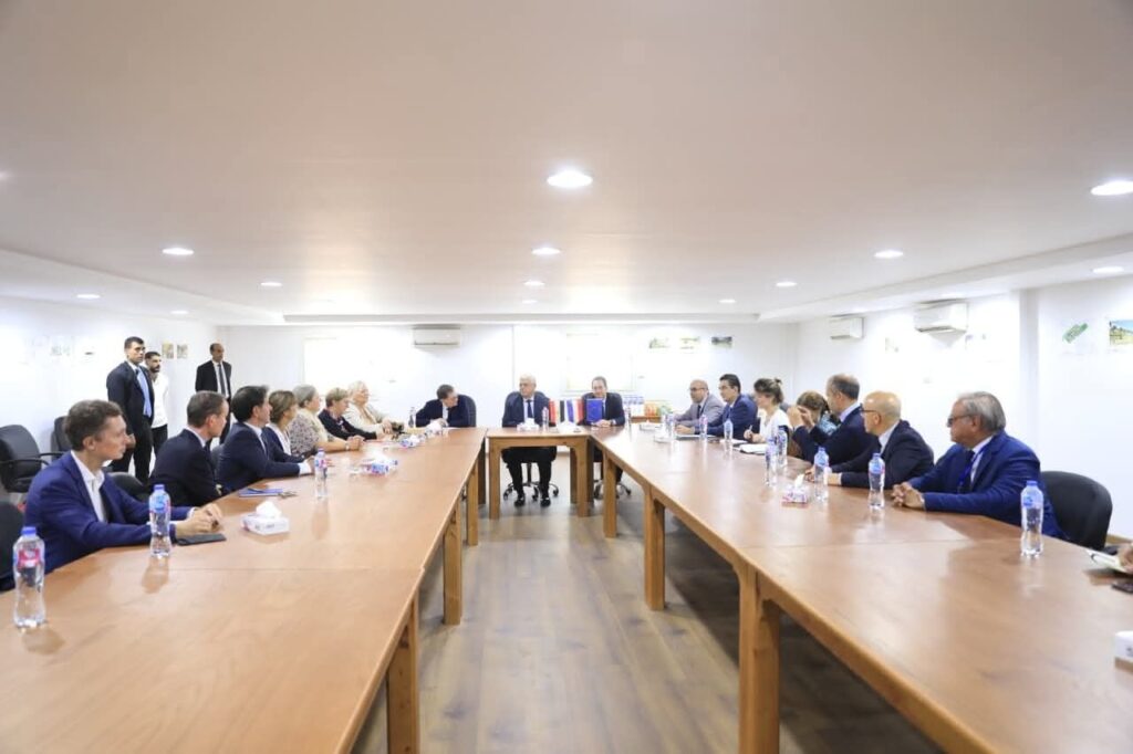 fb_img_17582703903726568066314689783844-1024x682 وزير التعليم العالي يبحث مع وفد مجلس الشيوخ الفرنسي والسفير الفرنسي سبل تعزيز التعاون الأكاديمي والبحثي