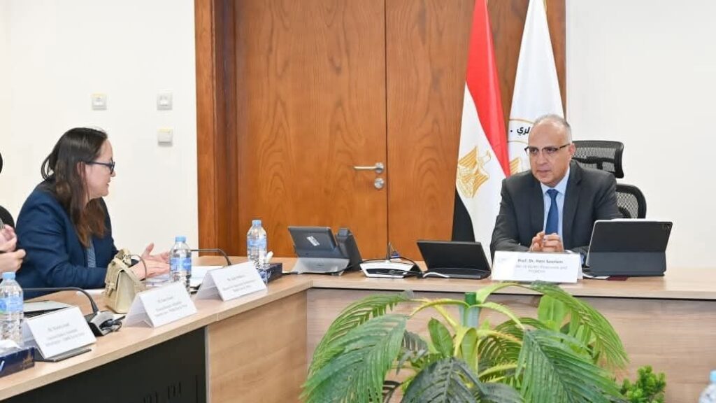 fb_img_17582709850272468174736620858001-1024x576 الدكتور سويلم يلتقي مدير البنية التحتية المستدامة ببنك التنمية والإعمار الأوروبي للتباحث حول سُبل تعزيز التعاون بين الوزارة والبنك في مجال المياه