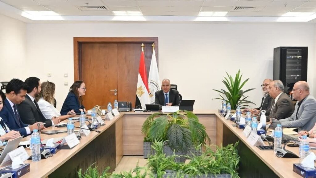 fb_img_17582709876432085808243697449264-1024x576 الدكتور سويلم يلتقي مدير البنية التحتية المستدامة ببنك التنمية والإعمار الأوروبي للتباحث حول سُبل تعزيز التعاون بين الوزارة والبنك في مجال المياه