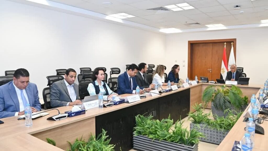 fb_img_17582709915093366033471164869857-1024x577 الدكتور سويلم يلتقي مدير البنية التحتية المستدامة ببنك التنمية والإعمار الأوروبي للتباحث حول سُبل تعزيز التعاون بين الوزارة والبنك في مجال المياه