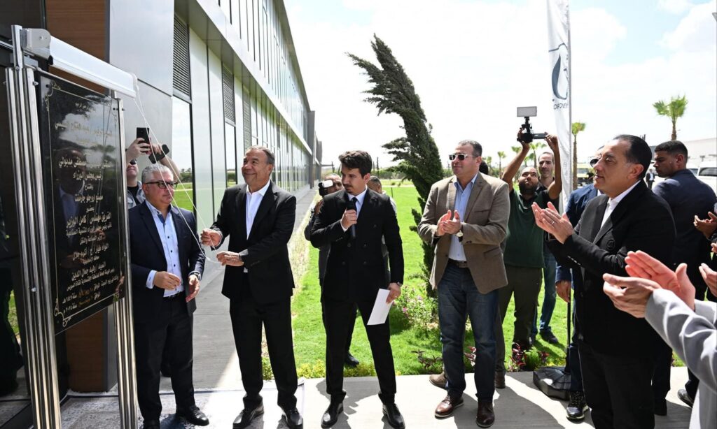 fb_img_1758364125350829647438580273551-1024x614 رئيس الوزراء يفتتح مصنع "إروجلو جارمنت" التركي للملابس الجاهزة بمنطقة القنطرة غرب الصناعية.. ويتفقد أعمال البنية التحتية بالمنطقة