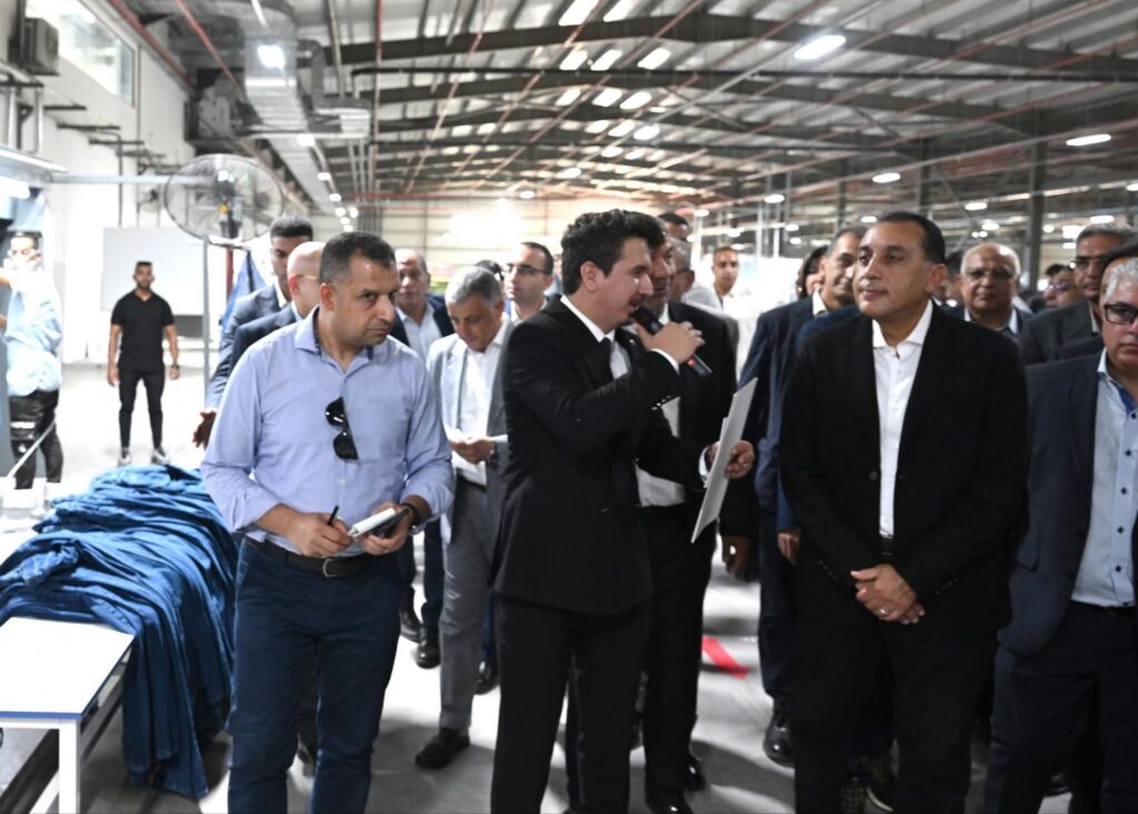 fb_img_17583641317314821186315212520013-1024x732 رئيس الوزراء يفتتح مصنع "إروجلو جارمنت" التركي للملابس الجاهزة بمنطقة القنطرة غرب الصناعية.. ويتفقد أعمال البنية التحتية بالمنطقة