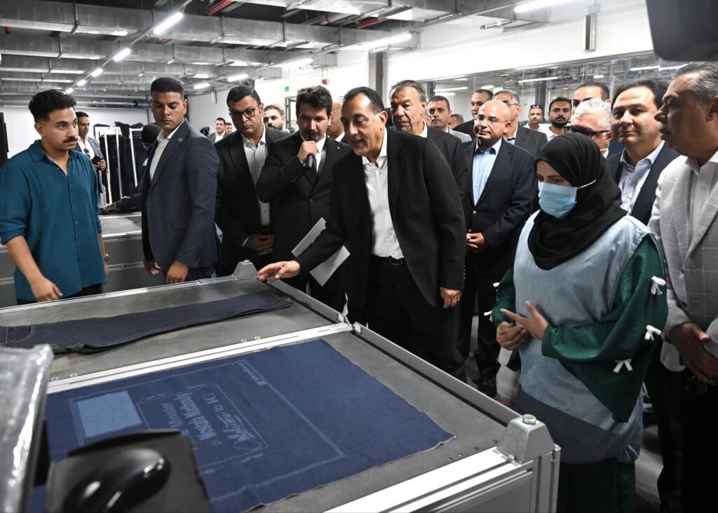fb_img_17583641343534701446373758961310-1024x732 رئيس الوزراء يفتتح مصنع "إروجلو جارمنت" التركي للملابس الجاهزة بمنطقة القنطرة غرب الصناعية.. ويتفقد أعمال البنية التحتية بالمنطقة
