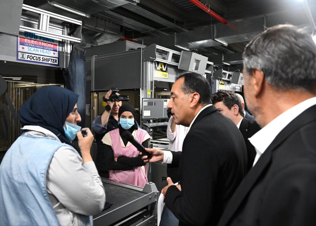 fb_img_17583641378698836745313411565717-1024x732 رئيس الوزراء يفتتح مصنع "إروجلو جارمنت" التركي للملابس الجاهزة بمنطقة القنطرة غرب الصناعية.. ويتفقد أعمال البنية التحتية بالمنطقة