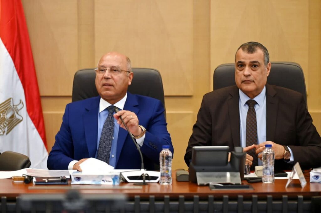 fb_img_17586153655771301936689063862720-1024x681 نائب رئيس مجلس الوزراء للتنمية الصناعية وزير الصناعة والنقل يترأس الاجتماع الحادي والثلاثين للمجموعة الوزارية للتنمية الصناعية