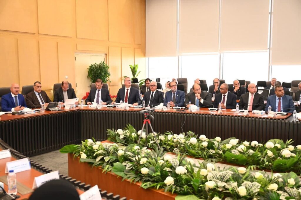 fb_img_17586153672377090897846376486262-1024x681 نائب رئيس مجلس الوزراء للتنمية الصناعية وزير الصناعة والنقل يترأس الاجتماع الحادي والثلاثين للمجموعة الوزارية للتنمية الصناعية