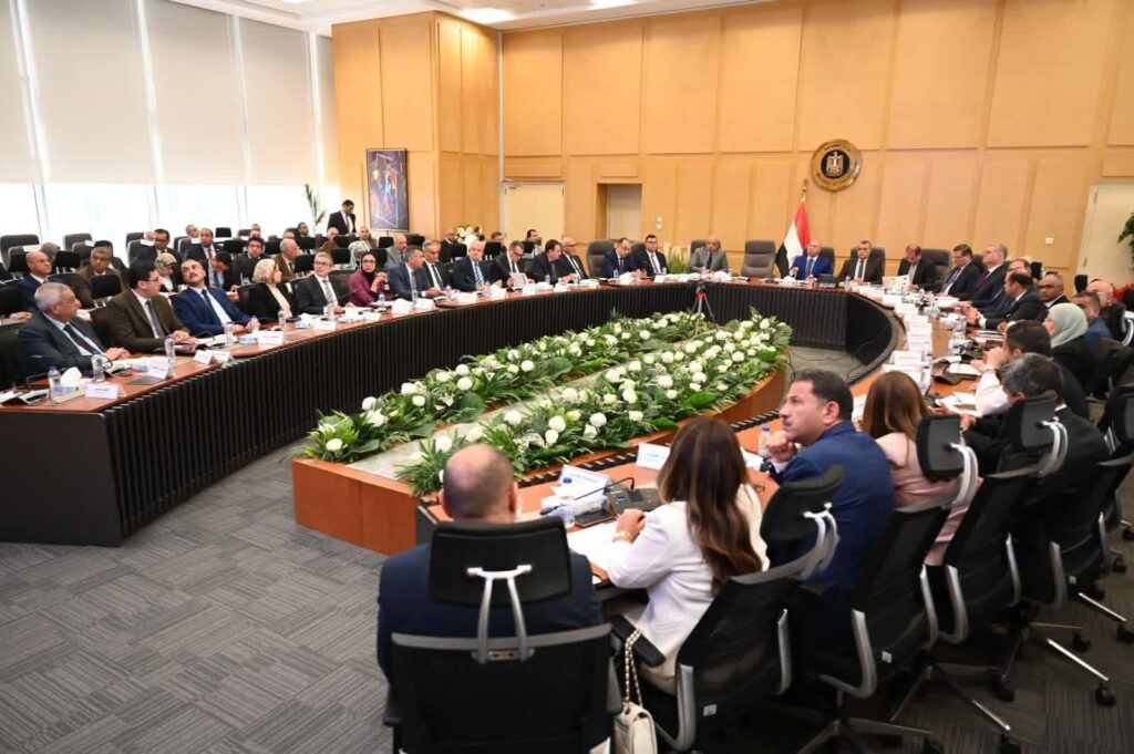 fb_img_17586153687042121212993344678056-1024x681 نائب رئيس مجلس الوزراء للتنمية الصناعية وزير الصناعة والنقل يترأس الاجتماع الحادي والثلاثين للمجموعة الوزارية للتنمية الصناعية