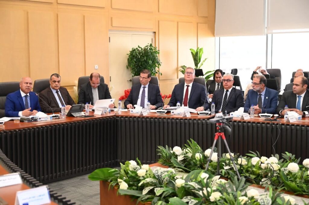 fb_img_17586153737512192592776272144184-1024x681 نائب رئيس مجلس الوزراء للتنمية الصناعية وزير الصناعة والنقل يترأس الاجتماع الحادي والثلاثين للمجموعة الوزارية للتنمية الصناعية