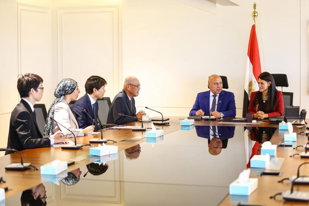 fb_img_17587226054665568833860506203680-1024x683 وزير الصناعة والنقل يوقع مع الممثل الرئيسي لمكتب الجايكا بالقاهرة الاتفاقية التمويلية الخاصة بالشريحة الرابعة من المرحلة الأولى للخط الرابع لمترو أنفاق القاهرة الكبرى