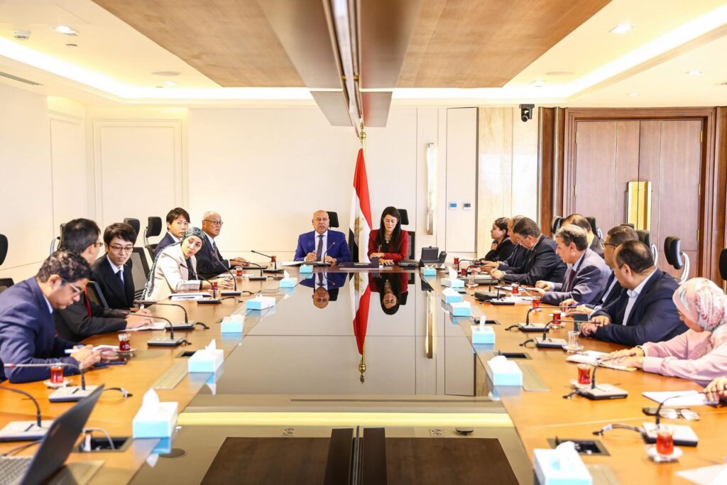 fb_img_17587226081332764823908874525995-1024x683 وزير الصناعة والنقل يوقع مع الممثل الرئيسي لمكتب الجايكا بالقاهرة الاتفاقية التمويلية الخاصة بالشريحة الرابعة من المرحلة الأولى للخط الرابع لمترو أنفاق القاهرة الكبرى