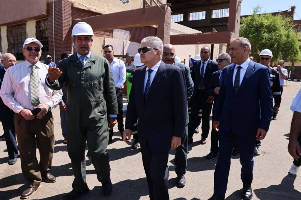 fb_img_17587228704785808315357066826387-1024x683 خلال جولته التفقدية بعدد من مواقع الهيئة بالسويس..● الفريق أسامة ربيع يتفقد شركة ترسانة السويس البحرية... ويوجه بدراسة شاملة لمخطط تطوير الشركة وتعزيز قدراتها