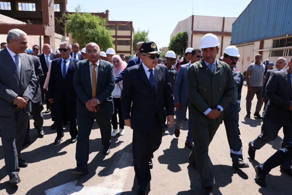 fb_img_17587228719691995452254867794942-1024x683 خلال جولته التفقدية بعدد من مواقع الهيئة بالسويس..● الفريق أسامة ربيع يتفقد شركة ترسانة السويس البحرية... ويوجه بدراسة شاملة لمخطط تطوير الشركة وتعزيز قدراتها