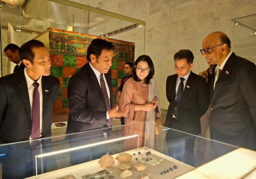 fb_img_17587231267947882609217678368772-1024x718 رئيس جمهورية سنغافورة يزور المتحف القومي للحضارة المصرية