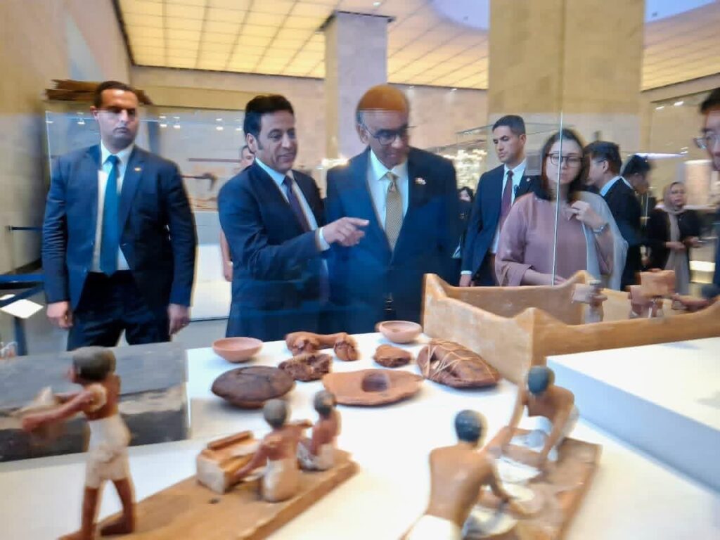 fb_img_17587231334581520918555477963735-1024x768 رئيس جمهورية سنغافورة يزور المتحف القومي للحضارة المصرية