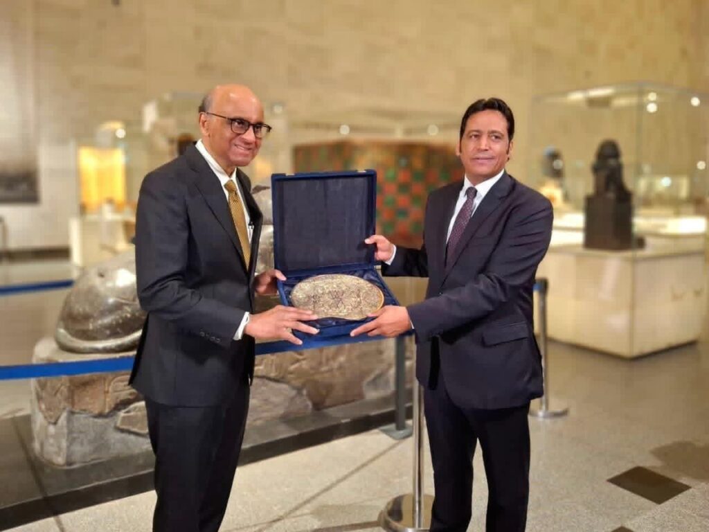 fb_img_17587231353043103755016294836263-1024x768 رئيس جمهورية سنغافورة يزور المتحف القومي للحضارة المصرية