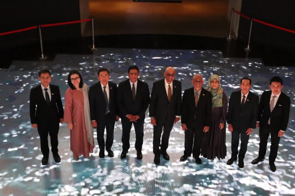 fb_img_17587231388736668830053285440893-1024x682 رئيس جمهورية سنغافورة يزور المتحف القومي للحضارة المصرية