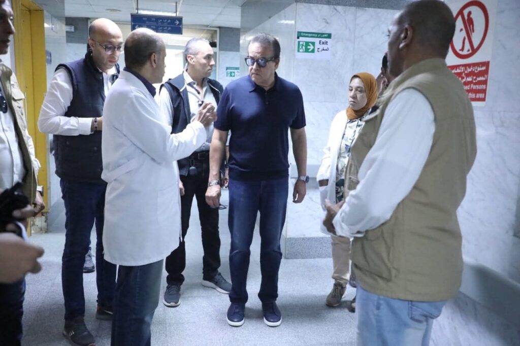 fb_img_17600063631383812293158192459751-1024x682 نائب رئيس مجلس الوزراء ووزير الصحة يجري جولة تفقدية مفاجئة لمستشفى جراحات اليوم الواحد بحي المرج ويوجه بتعزيز الفرق الطبية ورفع كفاءة المنشأة