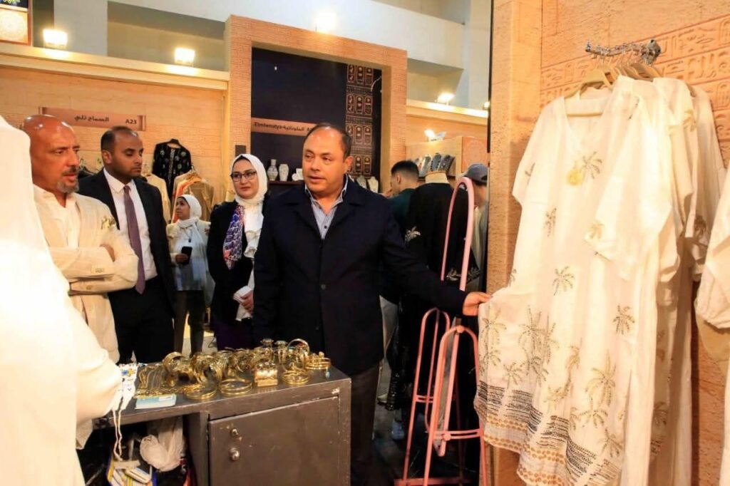 fb_img_17600068608146146933438103917917-1024x682 رئيس هيئة تنمية الصعيد يتفقد أجنحة محافظات الصعيد وحلايب وشلاتين بمعرض (تراثنا ٢٠٢٥) تحت رعاية فخامة الرئيس عبد الفتاح السيسي