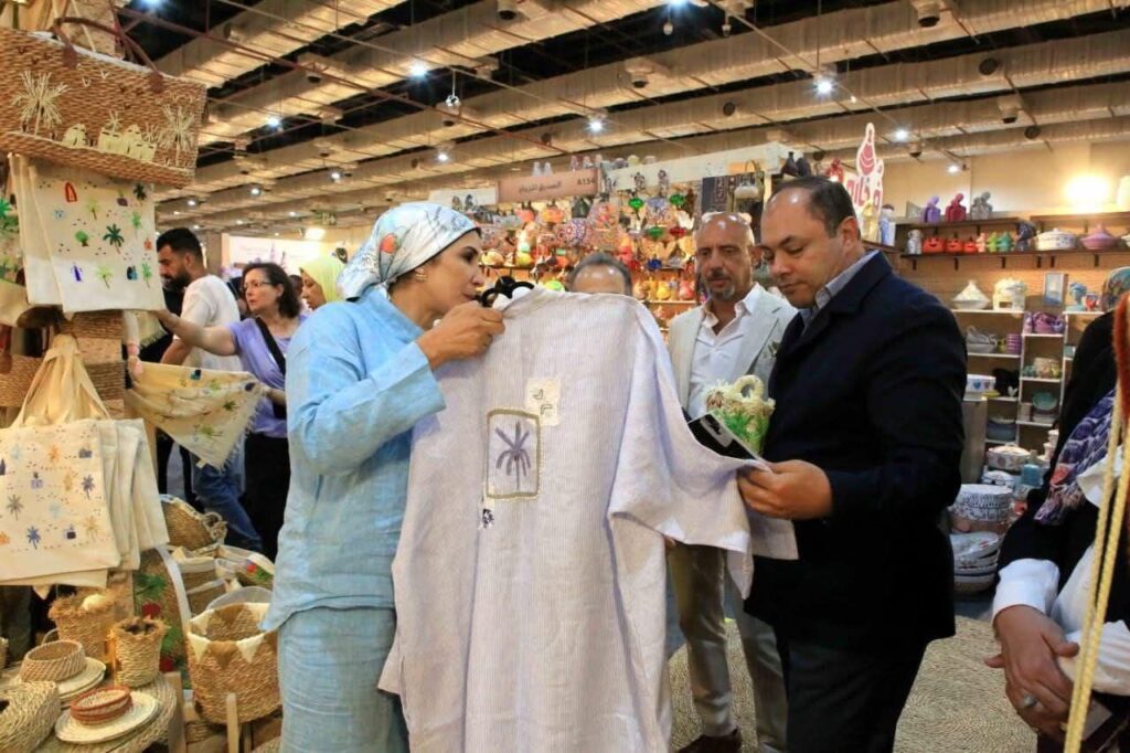 fb_img_17600068637538933884226420251643-1024x682 رئيس هيئة تنمية الصعيد يتفقد أجنحة محافظات الصعيد وحلايب وشلاتين بمعرض (تراثنا ٢٠٢٥) تحت رعاية فخامة الرئيس عبد الفتاح السيسي