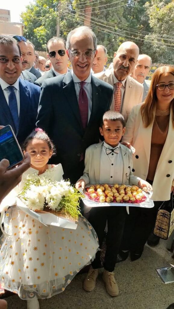 fb_img_17600330343485841270328842915804-577x1024 قام معالي السيد الاستاذ الدكتور/ عمرو طلعت وزير الاتصالات وتكنولوجيا المعلومات