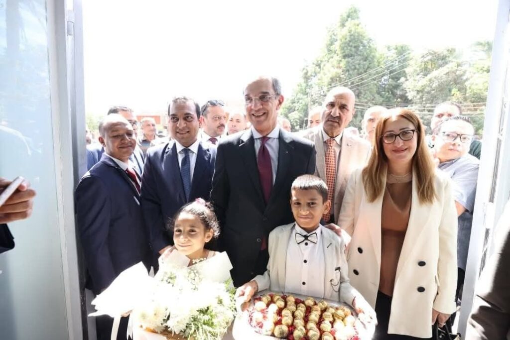 fb_img_17600330458692117671856649557023-1024x683 قام معالي السيد الاستاذ الدكتور/ عمرو طلعت وزير الاتصالات وتكنولوجيا المعلومات