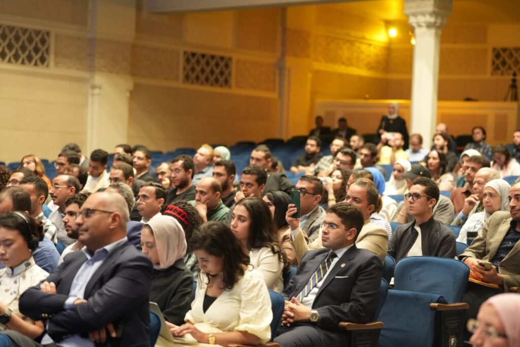 fb_img_1760090659337462972103793112360-1024x684 وزير المالية.. في حوار مفتوح بالجامعة الأمريكية بالقاهرة: ▪︎الاقتصاد بدأ «يَشم نَفسه ويتحسن».. والقطاع الخاص يتحرك بقوة واستحوذ على ٦٠٪ من الاستثمارات