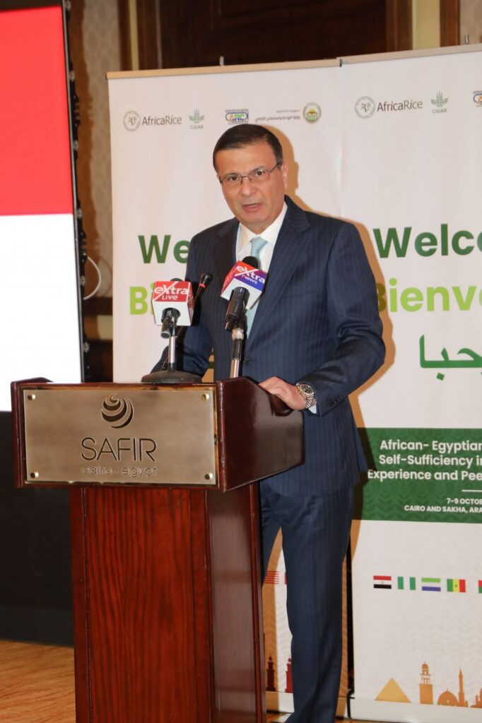 fb_img_17600908298294980195724067393213-682x1024 وزير الزراعة يؤكد دعم مصر الدائم للأشقاء من دول القارة السمراء● الزراعة" تعلن توصيات المشاركون في منتدى الأرز الأفريقي بالقاهرة
