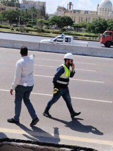 fb_img_17602005056817923538932602144387-225x300 بدأ العمل في تركيب الحواجز الخرسانية أسفل كوبري المشاة بمدينة النوباريه الجديده