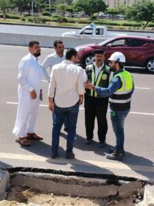 fb_img_17602005079716691164361913690345-225x300 بدأ العمل في تركيب الحواجز الخرسانية أسفل كوبري المشاة بمدينة النوباريه الجديده