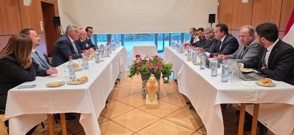 fb_img_17602041390537167815467844952013-1024x473 نائب رئيس الوزراء ووزير الصحة يبحث مع شركة «دراجر» العالمية تعزيز التعاون لتطوير منظومة الصحة في مصر